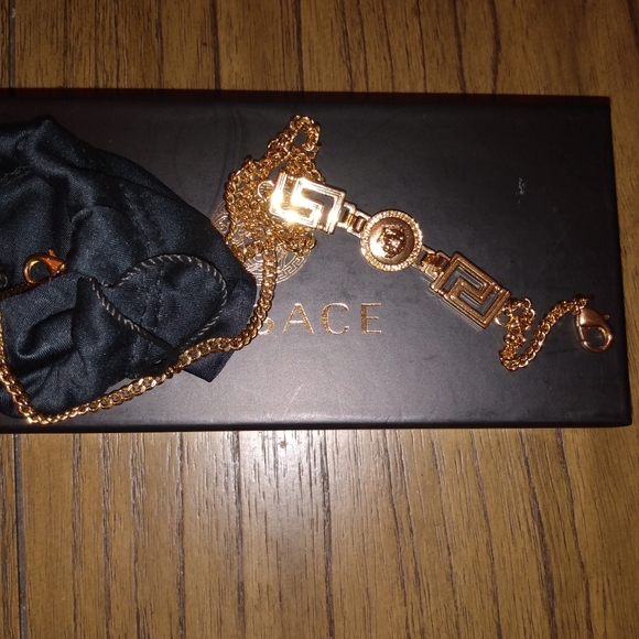 Versace Greca Sunglasses with Chain - Picture 8 of 11